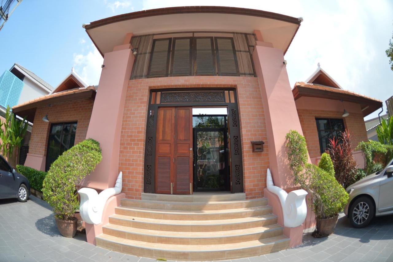พระตำหนักวิลล่า 10 ห้องนอน พร้อมสระว่ายน้ำส่วนตัว Pattaya Luaran gambar