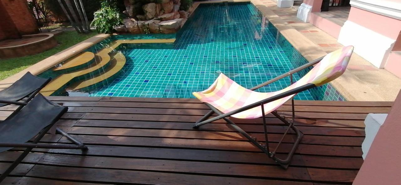 พระตำหนักวิลล่า 10 ห้องนอน พร้อมสระว่ายน้ำส่วนตัว Pattaya Luaran gambar